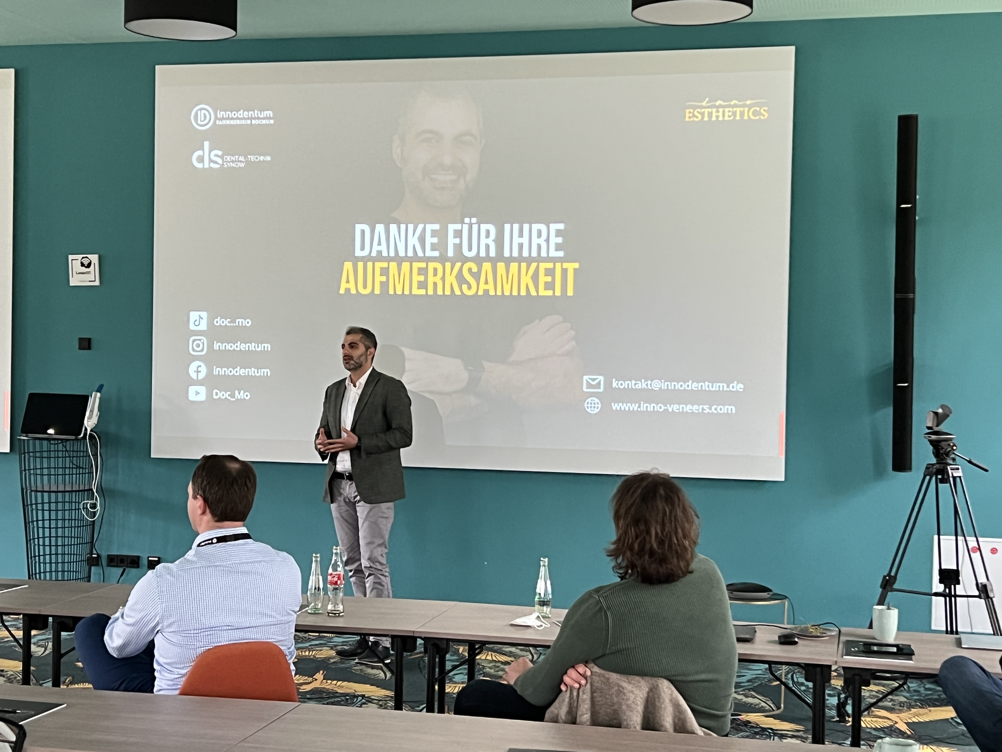 Muhammed als Speaker auf einer Dental-Konferenz